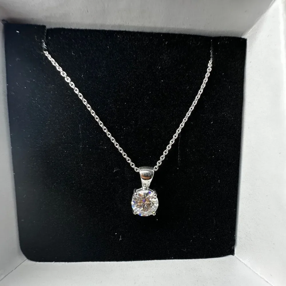 NIB Verozi 2ct‎ (8mm) Moissanite stone solitaire necklace in sterling silver!